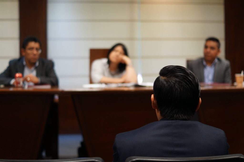 forensic psychologist in courtroom 